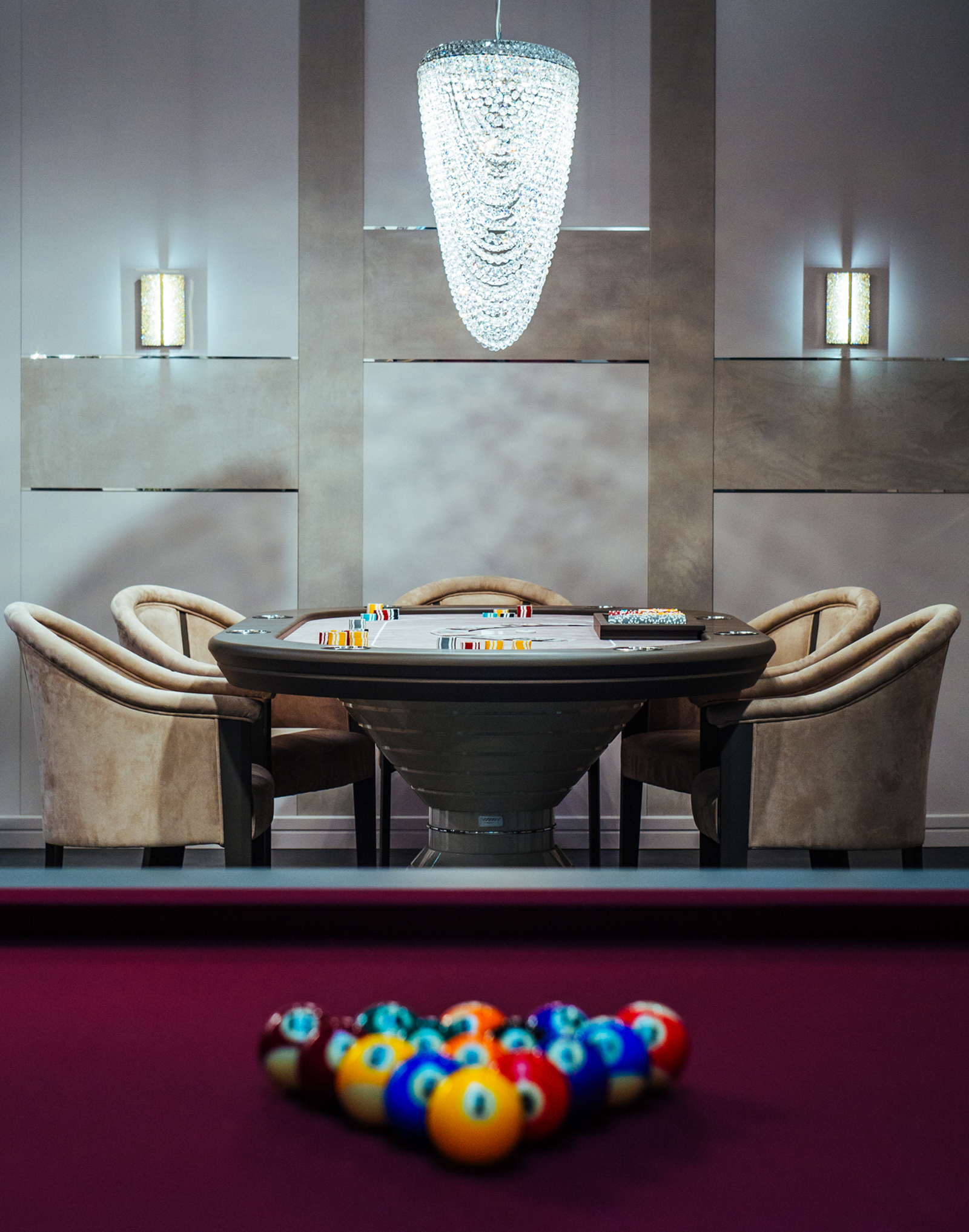 Luxury poker table for sales produced in Italy by Vismara, for private game room and private club