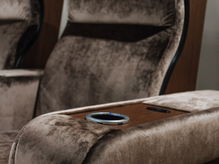 High-end cinema seating in velvet and walnut wood with cooling cup holder