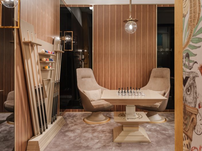 Swivel leather luxury armchair