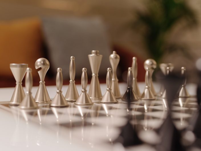 set di scacchi contemporaneo di lusso