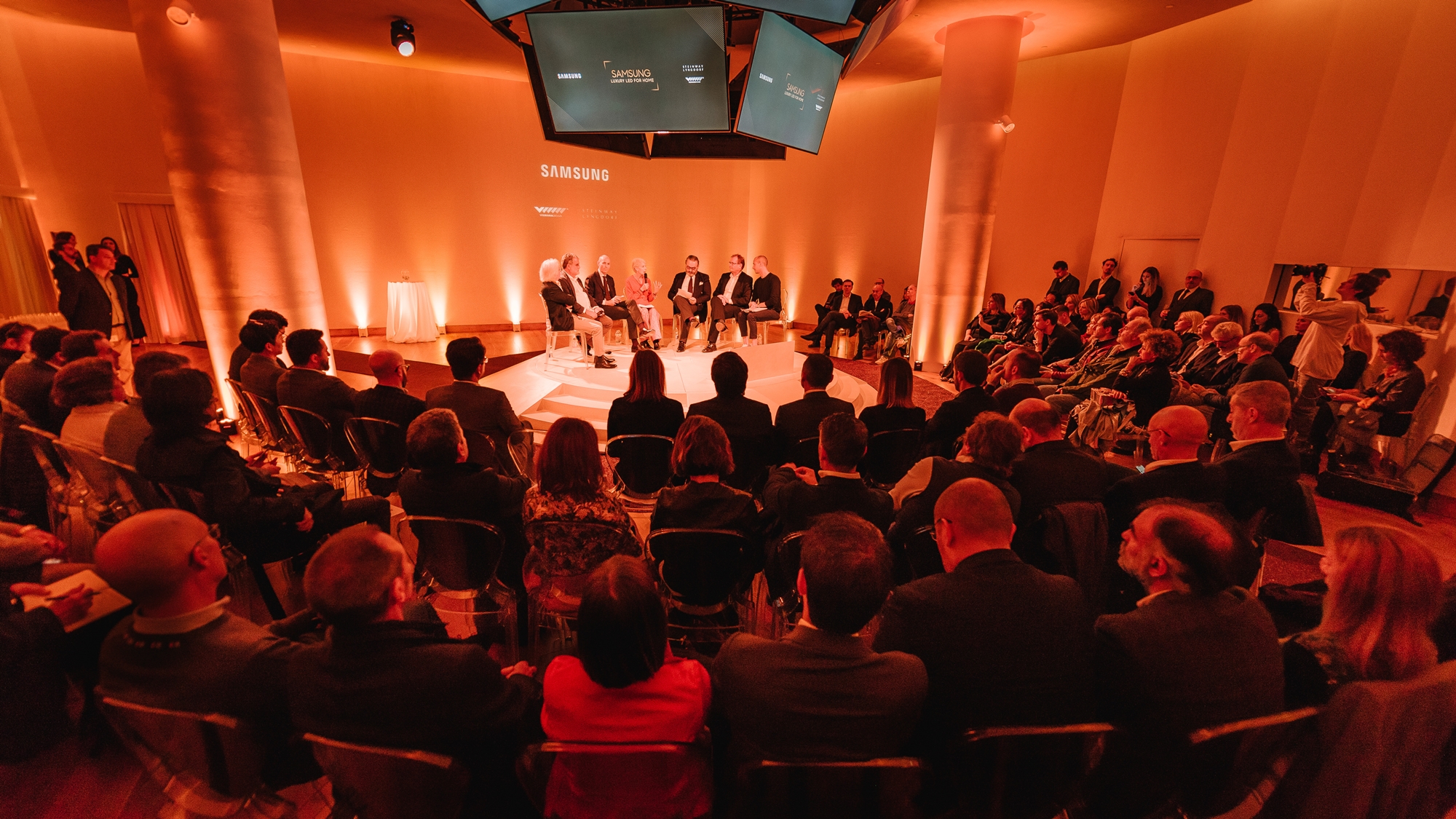 conferenza sul lusso al Samsung district di Milano