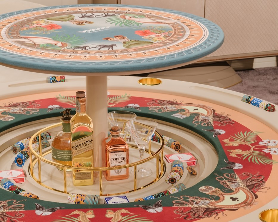 tavolo da poker colorato di lusso